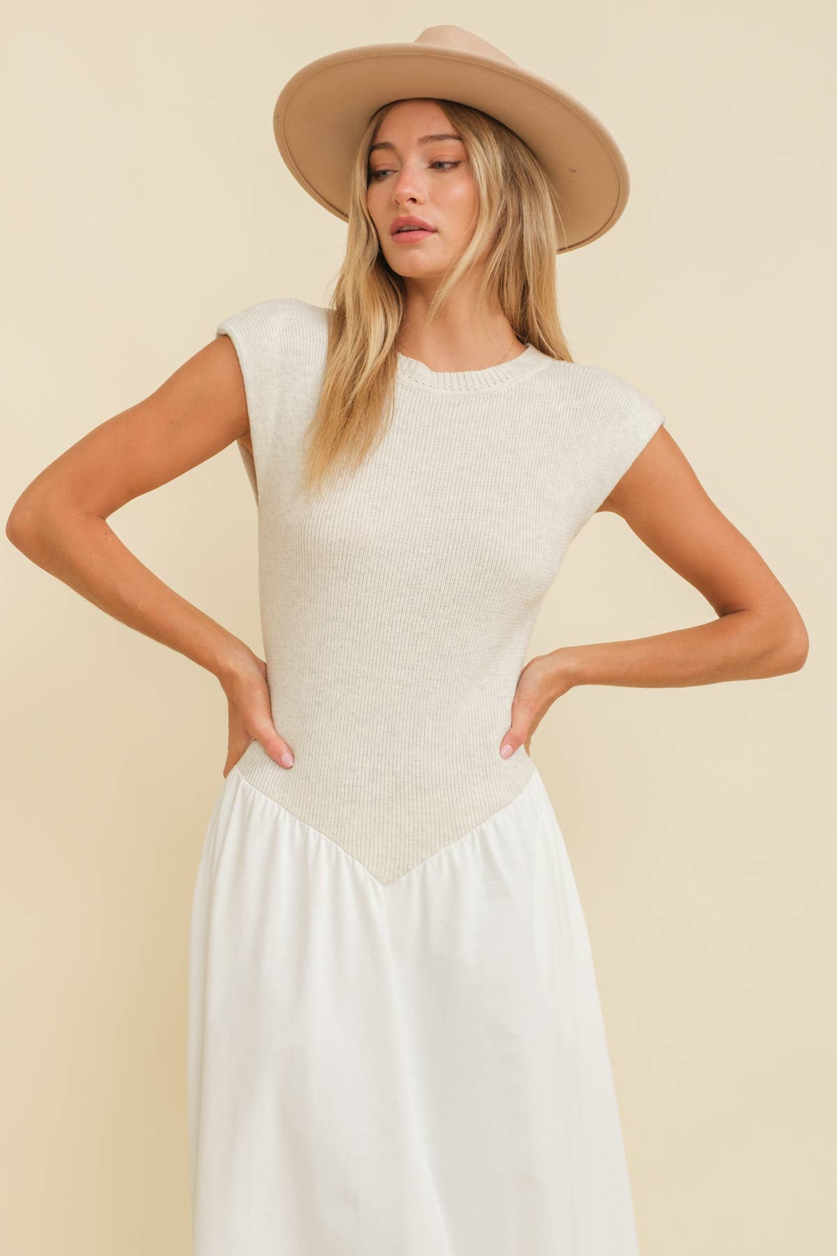 Cap Sleeve Contrast Pleated Midi Dress