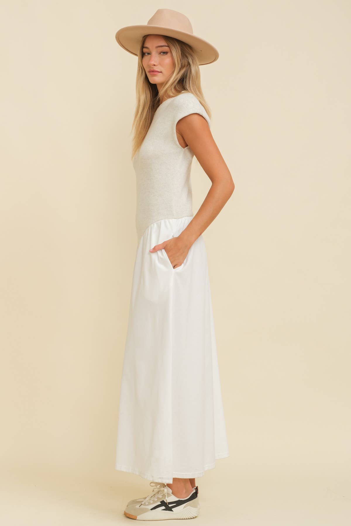 Cap Sleeve Contrast Pleated Midi Dress