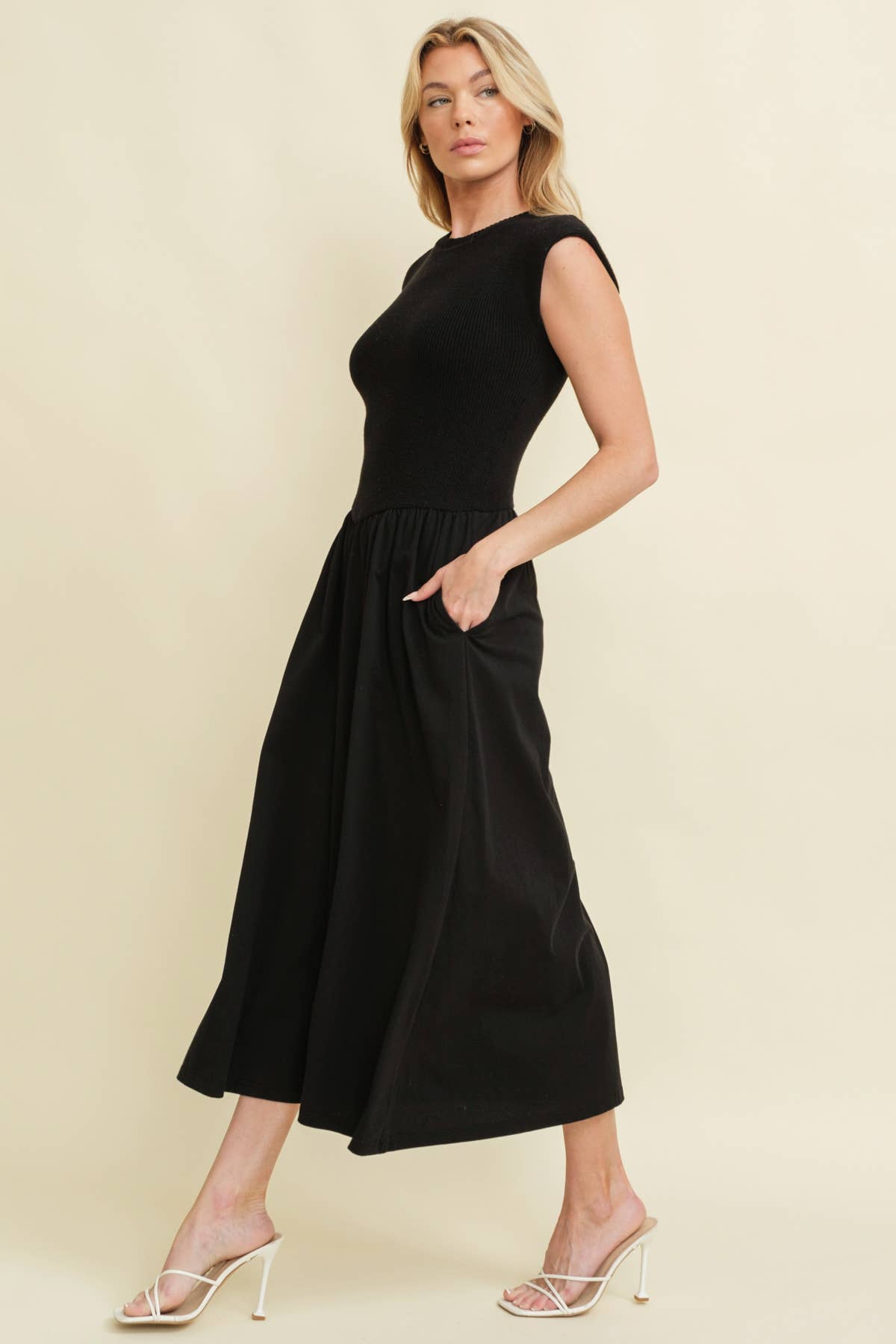 Cap Sleeve Contrast Pleated Midi Dress