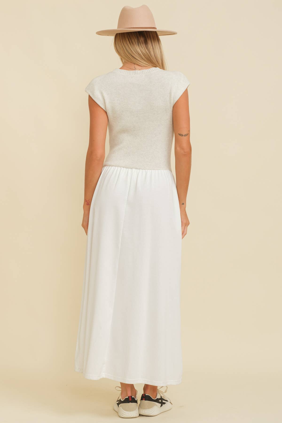 Cap Sleeve Contrast Pleated Midi Dress