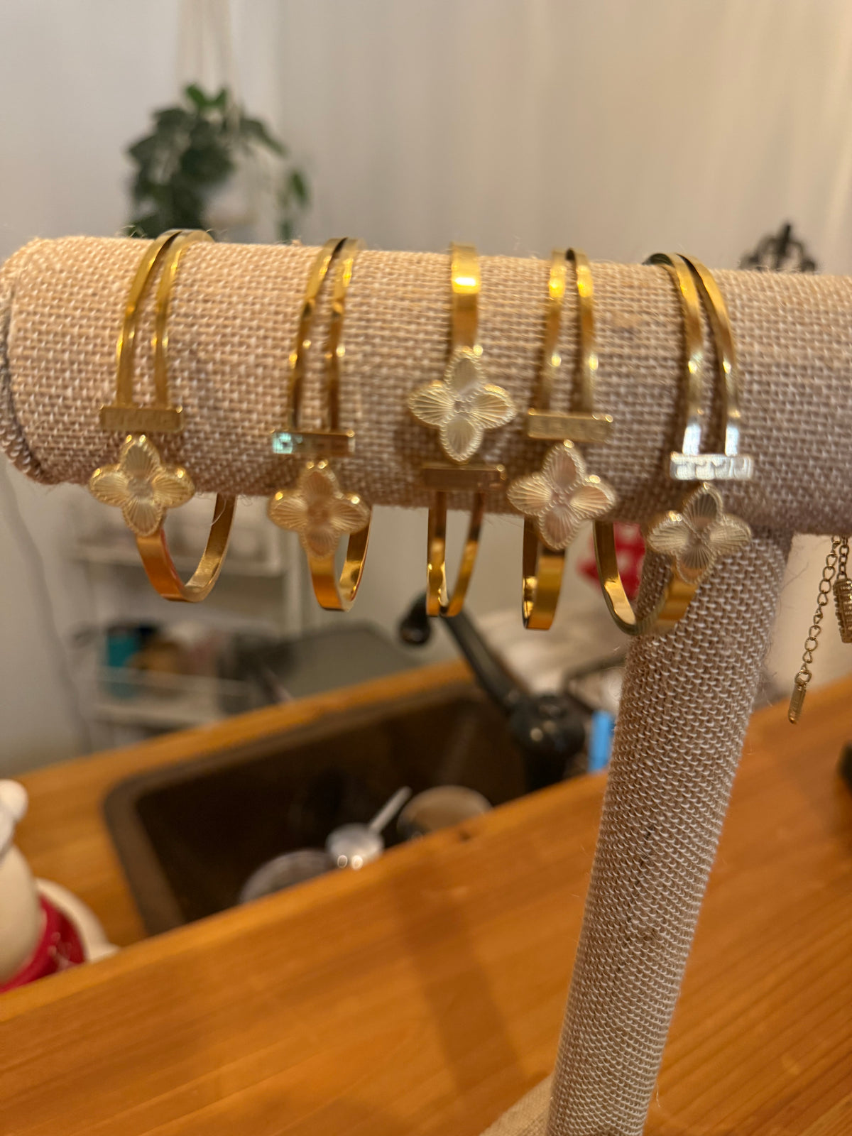 Clover Bangle Gold